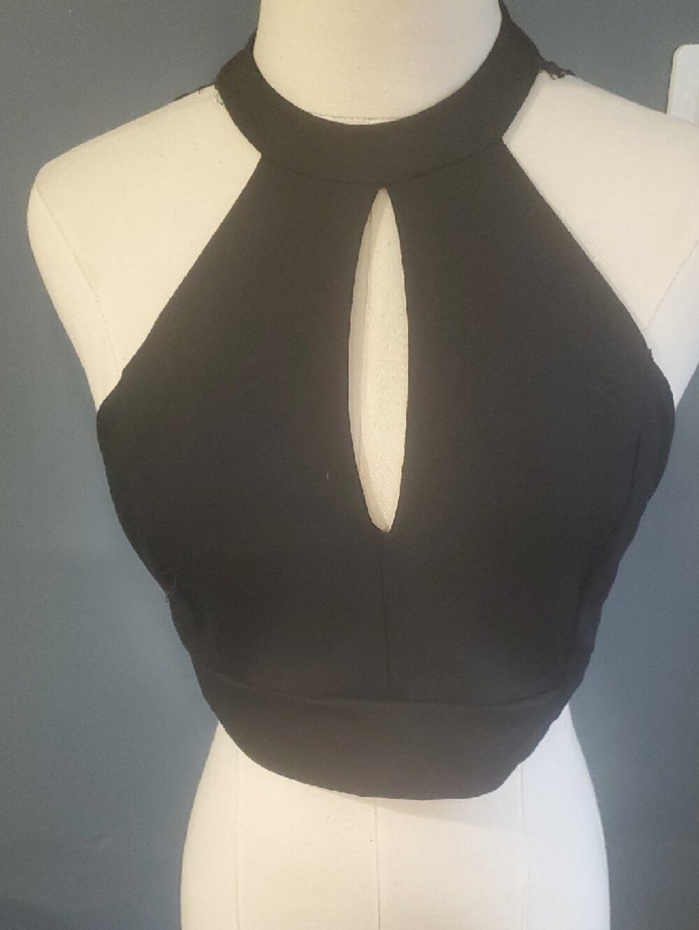 Lulu's Black Crop Top Size L - Picture 5 of 11